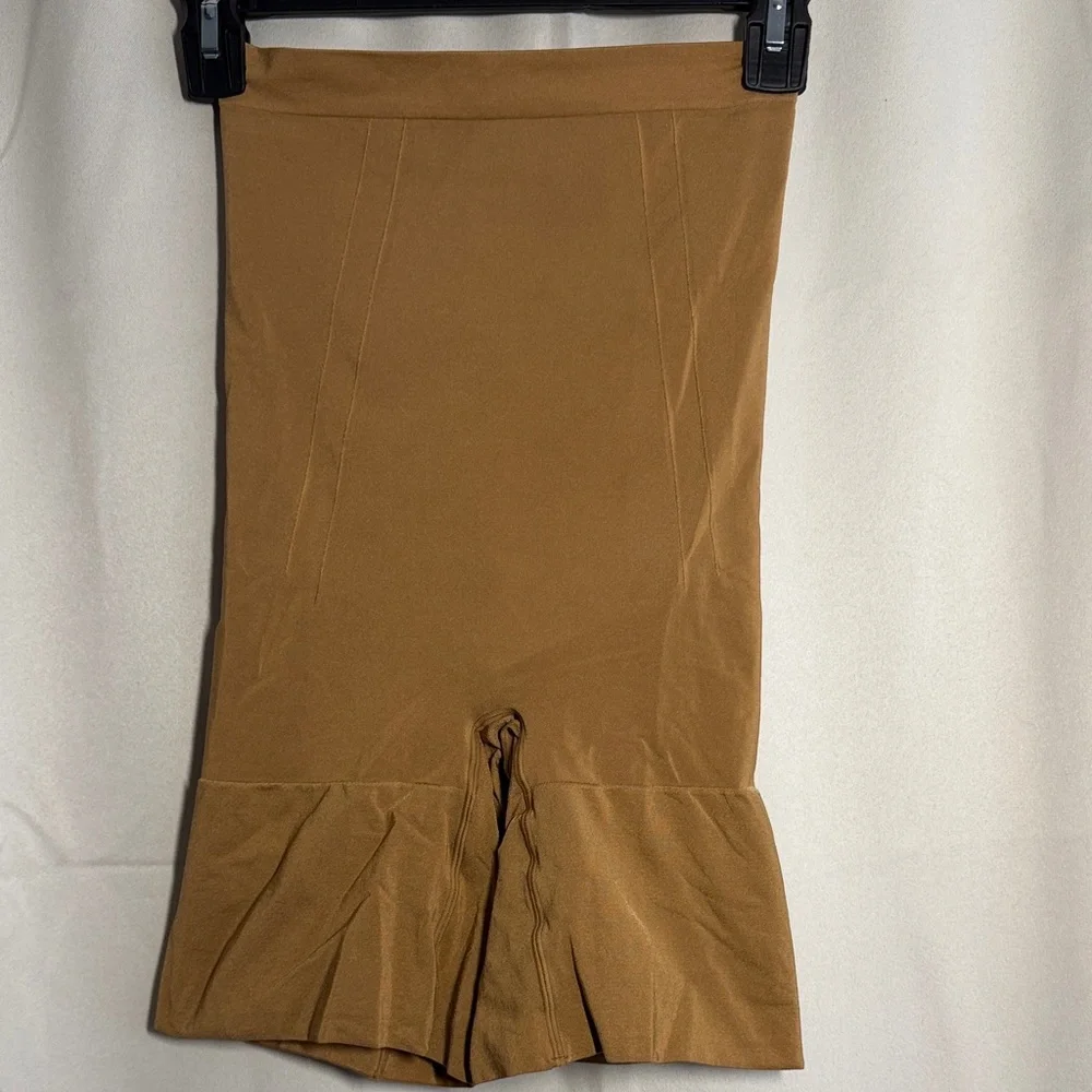 Spanx On Core Sculpt High Waist Mid‎ Thigh Short Shapewear Tummy Medium